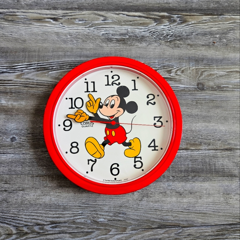Vintage Mickie Mouse Wall Clock.